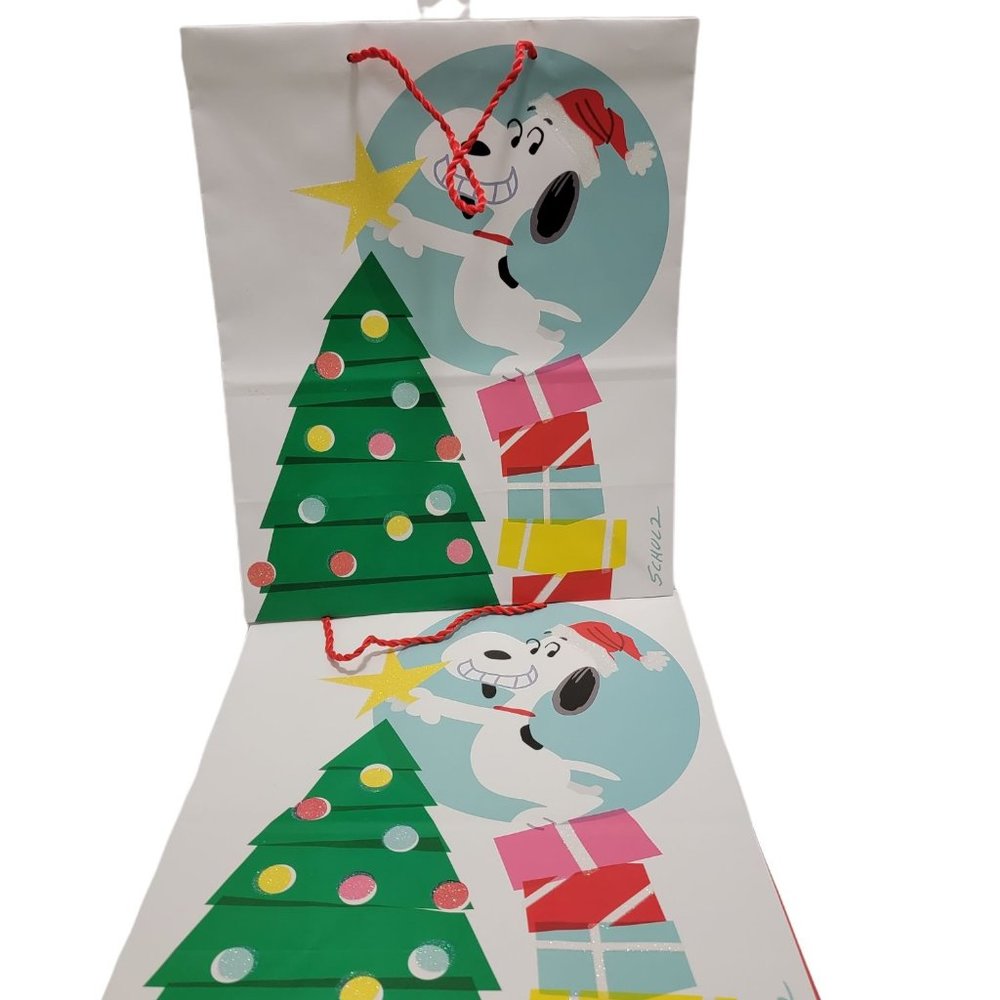 LOT OF 10 HALLMARK PEANUTS SNOOPY CHRISTMAS GIFT BAGS W/ CARDHOLDER
